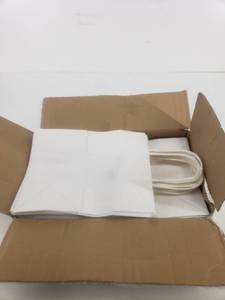 lot 22866 image: White Paper Gift Bags