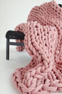 lot 64459 image: Tube yarn blanket, large throw blanket, Pink  (50 x 70)