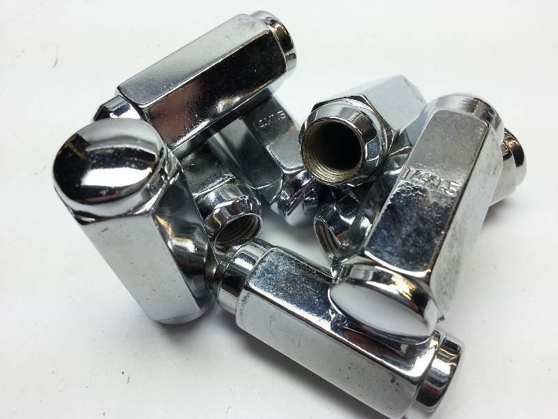 lot 9217-2 image: 8 pack 14 MM 1.5 TPI thread chrome Long Duplex conical seat custom wheel lug nuts.