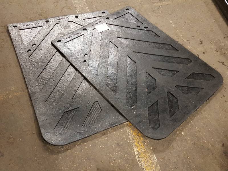 lot 8531 image: New pair of HD 24 x 30 rubber nyracord universal splash guards mud flaps for many vehicle or big truck applications.