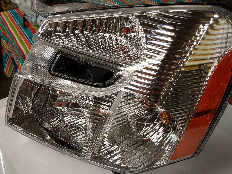 lot 8520 image: New 05-09 CHEVROLET EQUINOX left hand drivers side HEADLAMP ASSEMBLY part # 1221-0308L