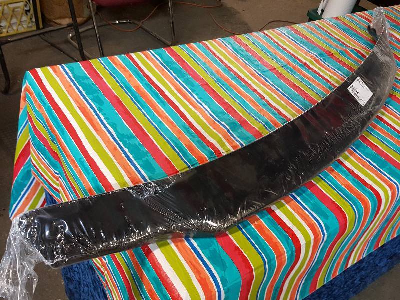 lot 8509 image: 01-07 Chrysler Town & Country Dodge Grand Caravan Smoked Front Bug Deflector.