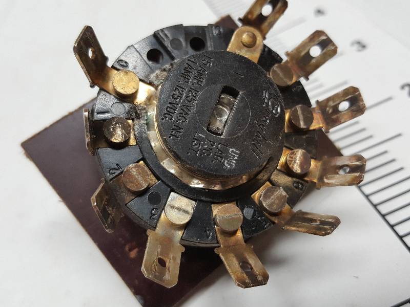 lot 8551 image: Multi position dial selection switch missing the knob