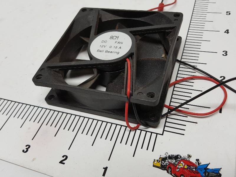 lot 8566 image: Keep it cool with this 12 volt ball bearing cooling fan