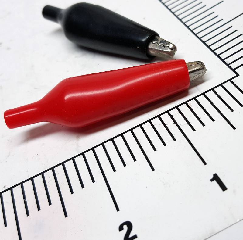 lot 8576 image: New pair of Red (Positive) and Black (negative) do it your self wire power ends.  Made for the smaller wire not battery cable