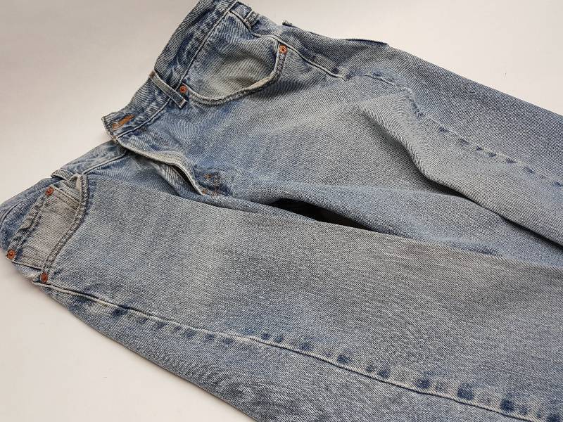 lot 8581-4 image: Another pair of the Relaxed Fit 550 Levis with the 36 waist and 30 inseam length.