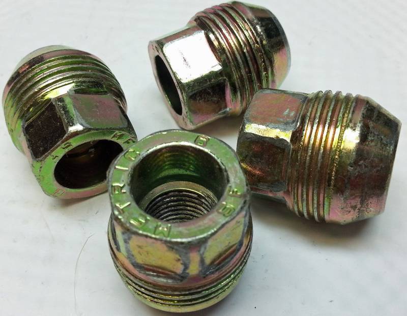 lot 9218-6 image: 4 pack original used 14 MM lug nuts that fit the 1988 and later GMC Chevy 1500, 2500 and 3500 series trucks