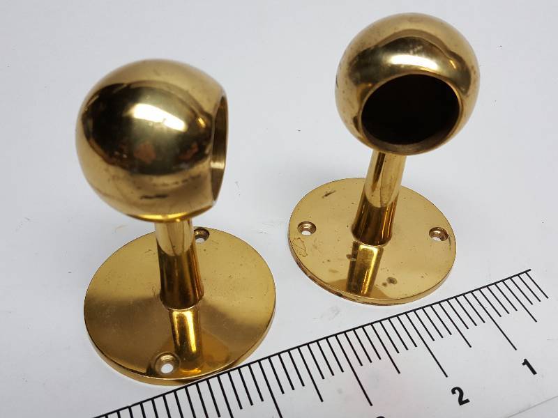 lot 8450 image: Pair solid Brass 3-38 tall with 2-38 flat surface base end stands for towel rack or 1 OD railing.  Beautiful polished pieces