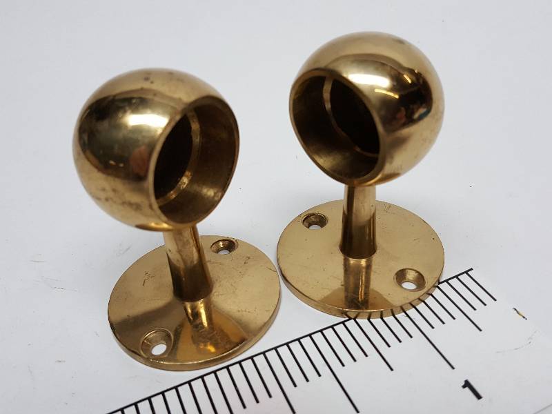 lot 8451 image: Pair solid Brass 2-58 tall with 1-78 flat surface base end stands for towel rack or 1 OD railing.  Beautiful polished pieces