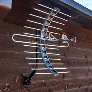 lot 33930 image: GE Pro OutdoorAttic Mount TV Antenna, 70 Mile Range, VHFUHF Channels, 29884