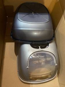 lot 33995 image: NAVY BLUE CAT LITTER BOX WITH LID