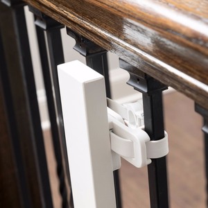 lot 1139 image: Qdos Universal Stair Mounting Kit - White