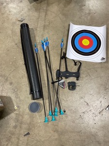 lot 2119 image: Vnaker 6 Suction Cup Arrows with Quiver Set