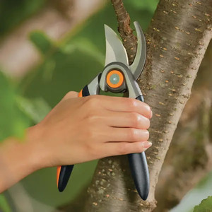 lot 3342 image: Fiskars Forged Pruner with Replaceable Blade