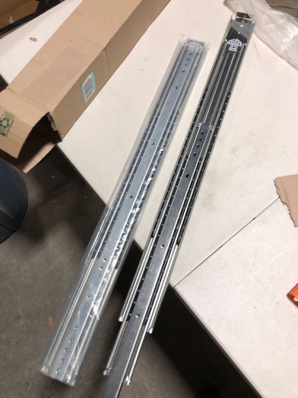 lot 6097 image: Heavy duty slides (no brand name or size available)