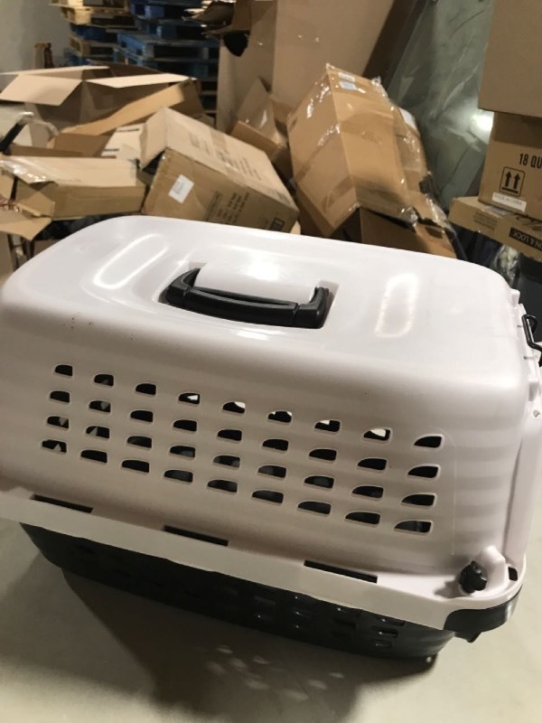 lot 6373 image: Petmate 19 Compass Kennel Up To 10Lb