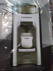 lot 50110 image: Baby Brezza FRP0046COM Pro Advanced Automatic Formula Dispenser Machine White