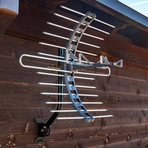 lot 50162 image: GE Pro OutdoorAttic Mount TV Antenna, 70 Mile Range, VHFUHF Channels, 29884