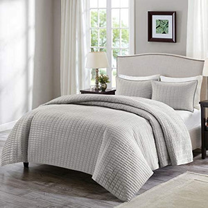 lot 62662 image: Comfort Spaces Quilt Coverlet Bedspread Ultra Soft Hypoallergenic All Season Lightweight Filling Stitched Bedding & 2 pillow cases  (Stock photo is different than actual product)  (Size Unknown)  (SOLD AS IS)