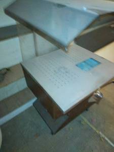 lot 1002 image: SMALL WARMER 