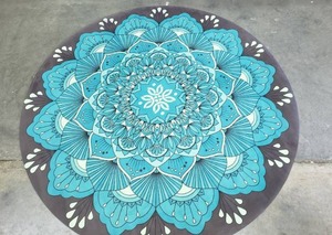 lot 7590 image: Floral Design Rug