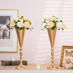 lot 6963 image: Gold Vase Centerpiece