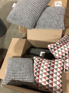 lot 7036 image: assorted outside throw pillows set of 8