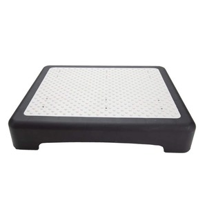 lot 7088 image: Mind Reader Senior Mobility Plastic Step Stool, Step Platform IndoorOutdoor