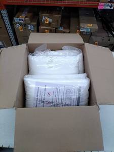 lot 49381 image: Utopia bedding 2 - 4 pk square pillows