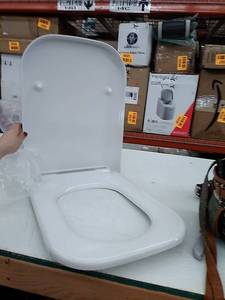 lot 49441 image: Duravit Happy D.2 Toilet Seat and Cover Removable
