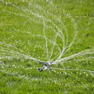 lot 24888 image: Gilmour - Heavy Duty Whirling Circular Sprinkler 21-ft spray distance (up to 692 sq. ft.) - Retail $11.98