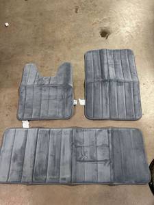 lot 28888 image: Foam Bath Set Gray 3 Piece Rug 16x46, Mat 20x29, Plus Toilet Mat