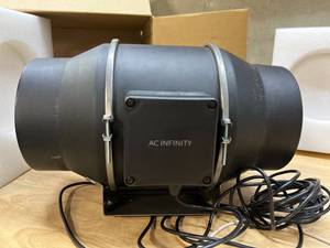lot 30638 image: AC INFINITY MODEL AL-CLS6 SIZE 6 DUCT 2550 RPM MAX AIRFLOW 351 CFM VOLTAGE 24V DC NOISE 32 dBA PRESSURE 300 Pa POWER 40W1.67A BEARINGS DUAL BALL PROTECTION IP44 CEP ROHS