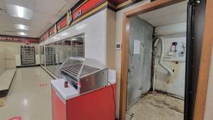 lot 14586 image: 30ft Commerical Tonka Hopkins Walk-In Cooler  Freezer Combo W Skyline Glass Doors