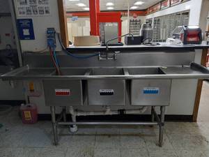lot 14602 image: Stainless Steel 3 Compartment Sink W Drainboards&nbsp