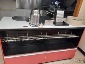 lot 14626 image: Laminate Counter W Contents&nbsp