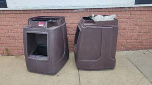 lot 14639 image: (2) Brown Trash Cans