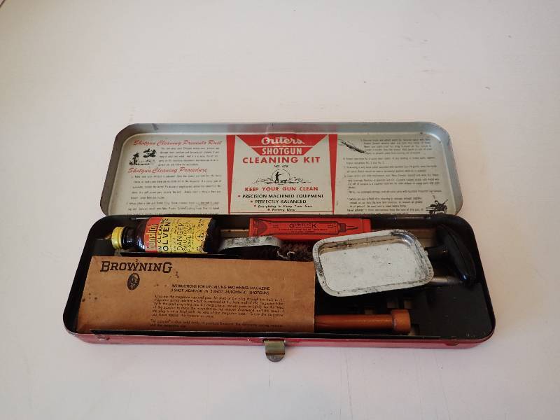 lot 2751 image: Outers Shot Gun Cleaning Kit w Metal Case