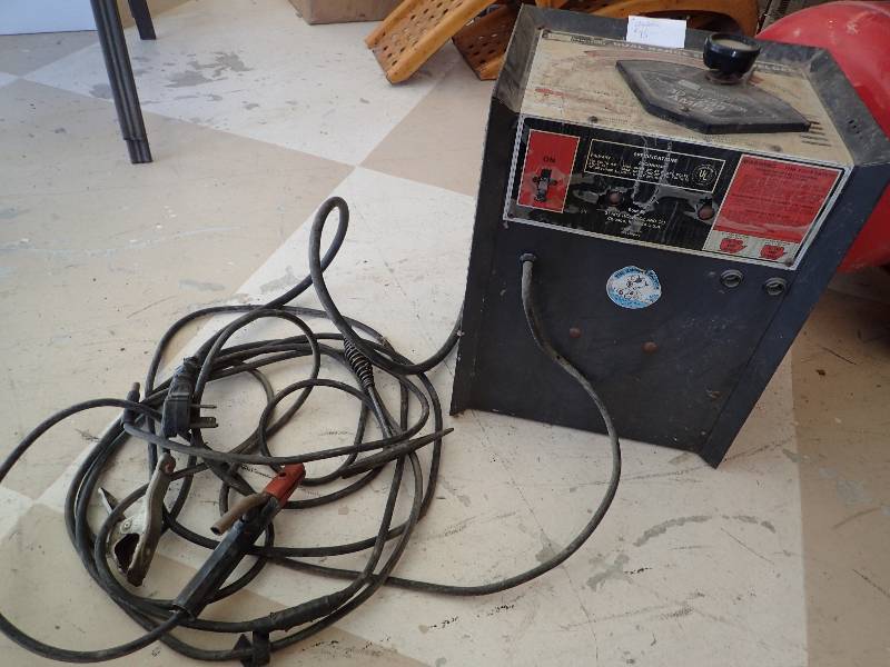 lot 2786 image: Sears Craftsman Duel Range 230 Amp Welder w Leads