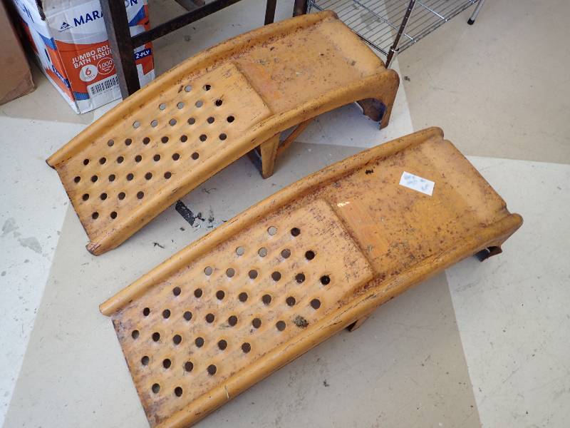 lot 2789 image: (2) Heavy Duty Automotive Ramps