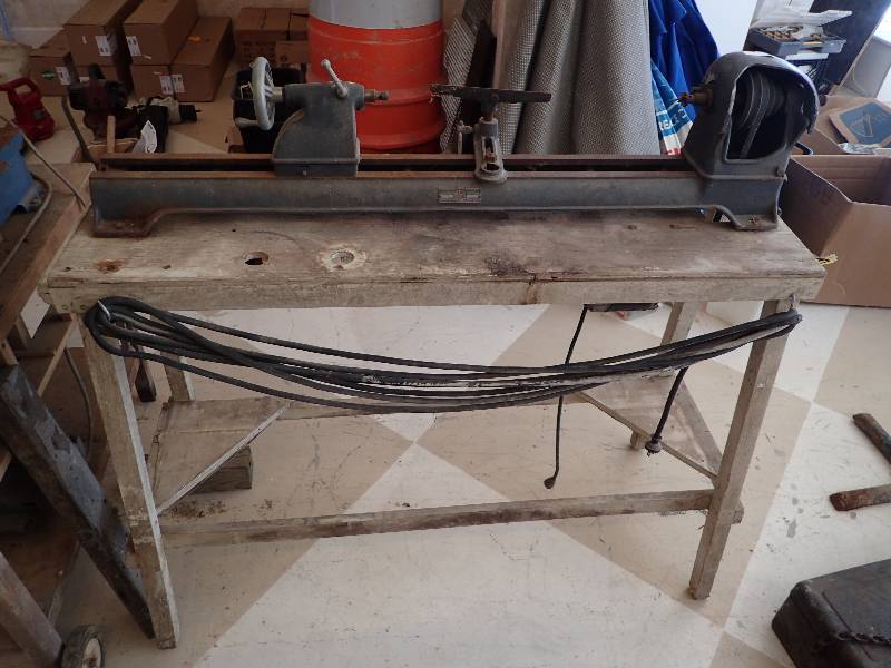lot 2792 image: Heavy Duty Lathe w Wood Base