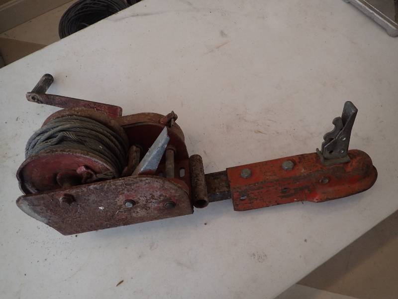 lot 2795 image: Hand Operated Crank Winch Trailer Attachment