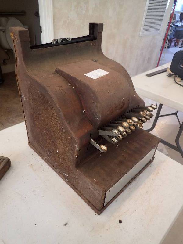 lot 2800 image: Vintage POS Cash Register