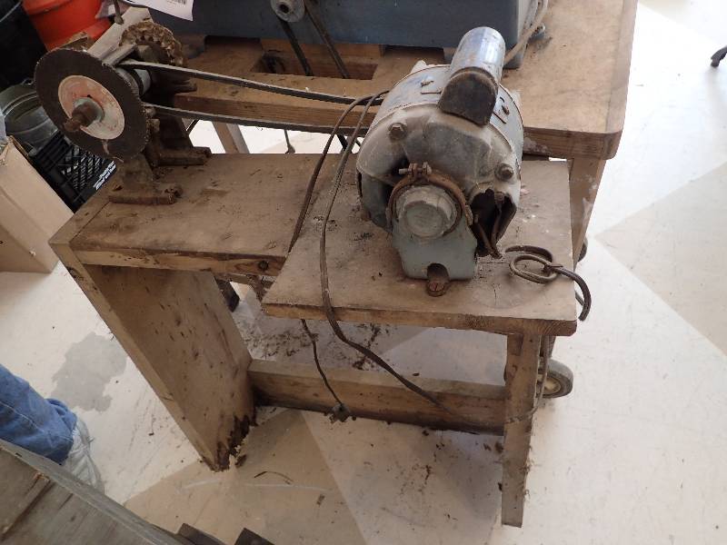 lot 2802 image: Custom Built GrinderBuffer Table