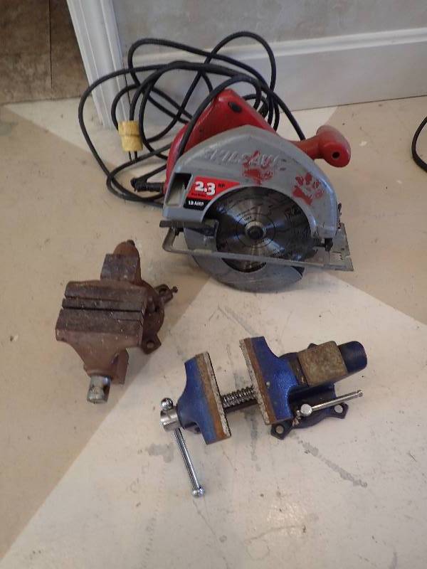 lot 2810 image: Black & Decker,Craftsman,SkillsawUnits Are Untested