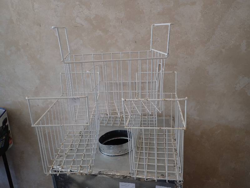 lot 2814 image: Lot of Metal Wire Storage Baskets
