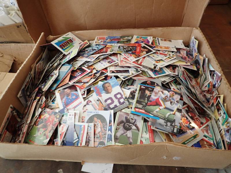 lot 2815 image: Large Lot of Collectible Sports Cards