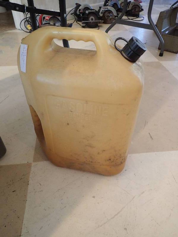 lot 2819 image: 6 Gal 16 oz Gasoline Can