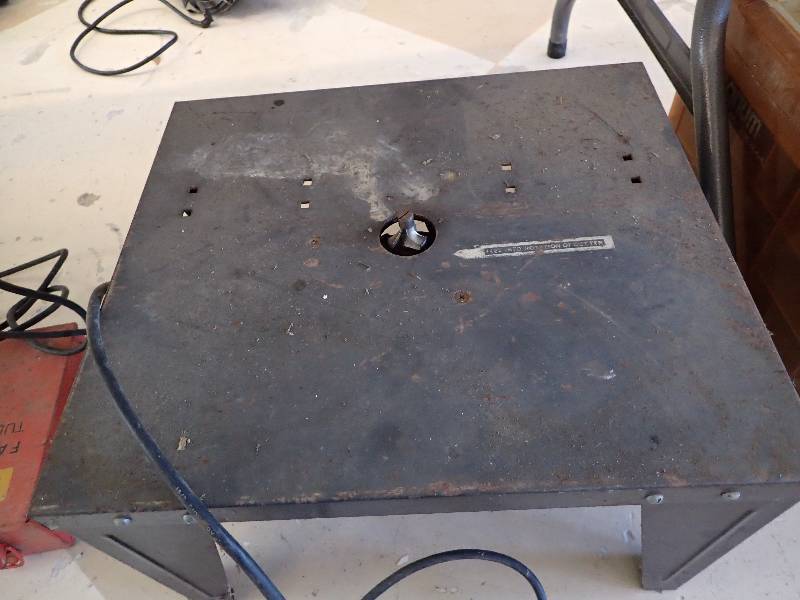 lot 2824 image: Craftsman Commercial Router Table