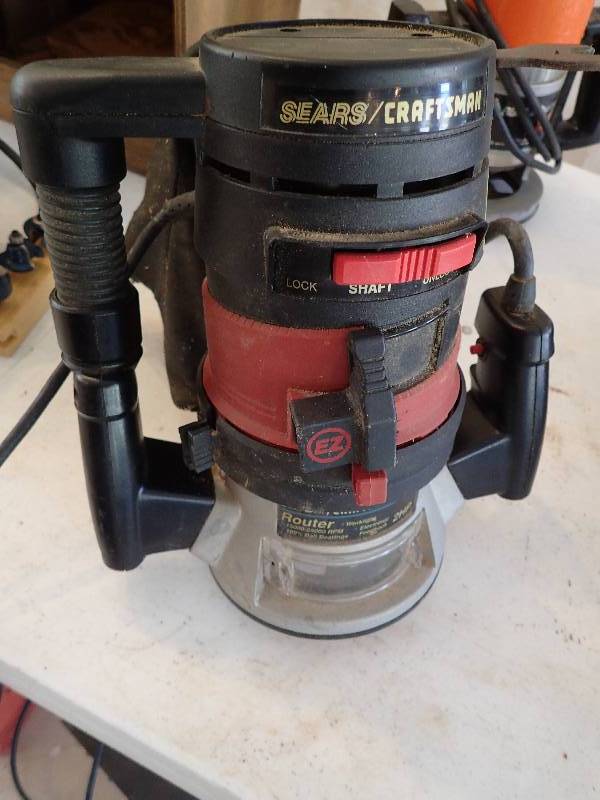 lot 2827 image: Craftsman 2 hp Hand Held Router